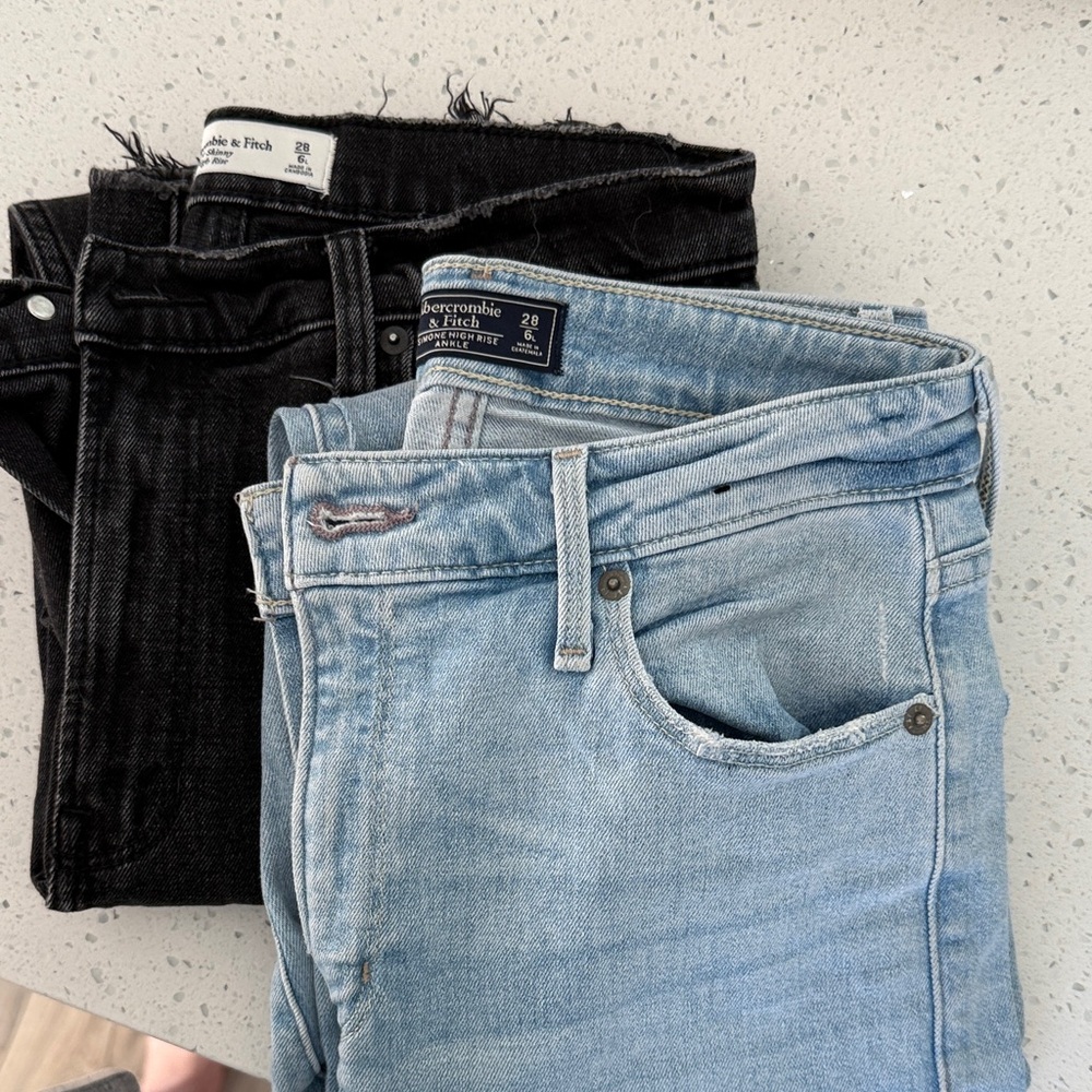 Abercrombie & Fitch Women's Light Blue and Black Skinny Jeans